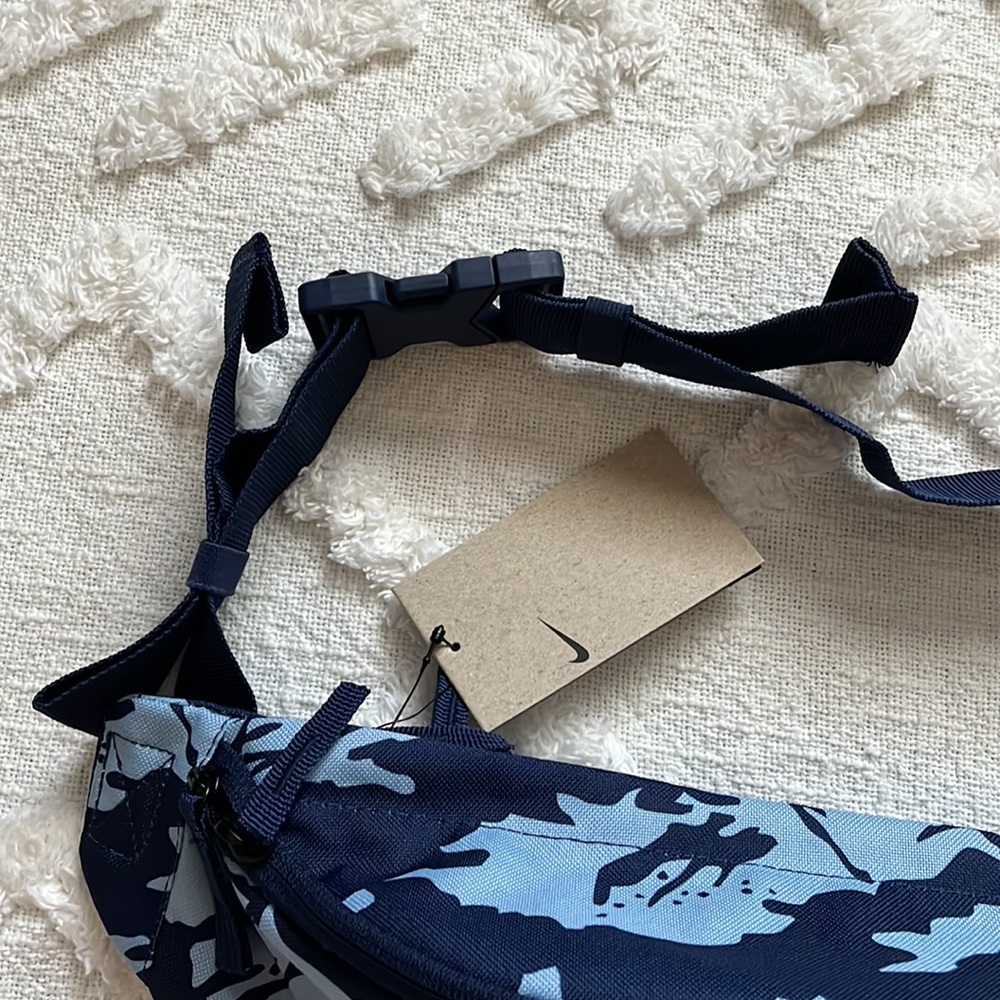 NWT Nike SB Heritage Skate Fanny Pack Blue - Picture 4 of 9